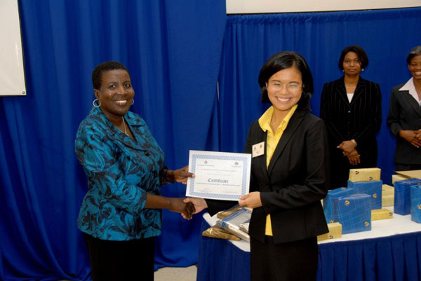 Lynda Goodridge, CIBC FirstCaribbean’s Head of Operations for the Southern Caribbean, congratulates Chinese exchange student studying at Mona, Nan Li, who copped the prize for the Best Individual Presenter. lyndagoodridgereceivescertificate04072011