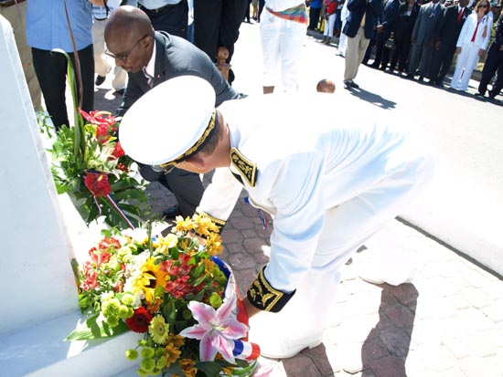 Lt. Governor Franklyn Richards and Delegated Prefet Dominique LaCroix laying wreath. sxmday3