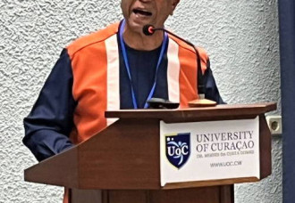 Wycliffe Smith attends Slavery Conference on Curacao.