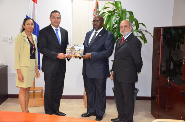 St. Martin News Network - President Samuel presents gifts to Presidents ...